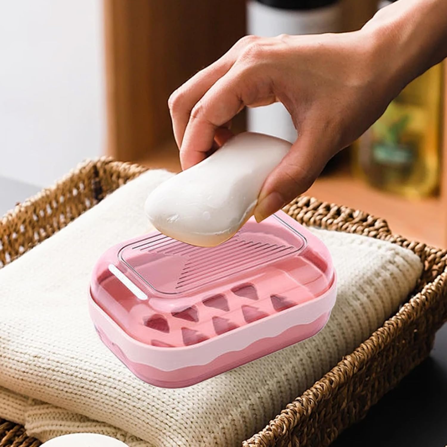 Stylish Soap Dish with Drainage and Flip-Top Design