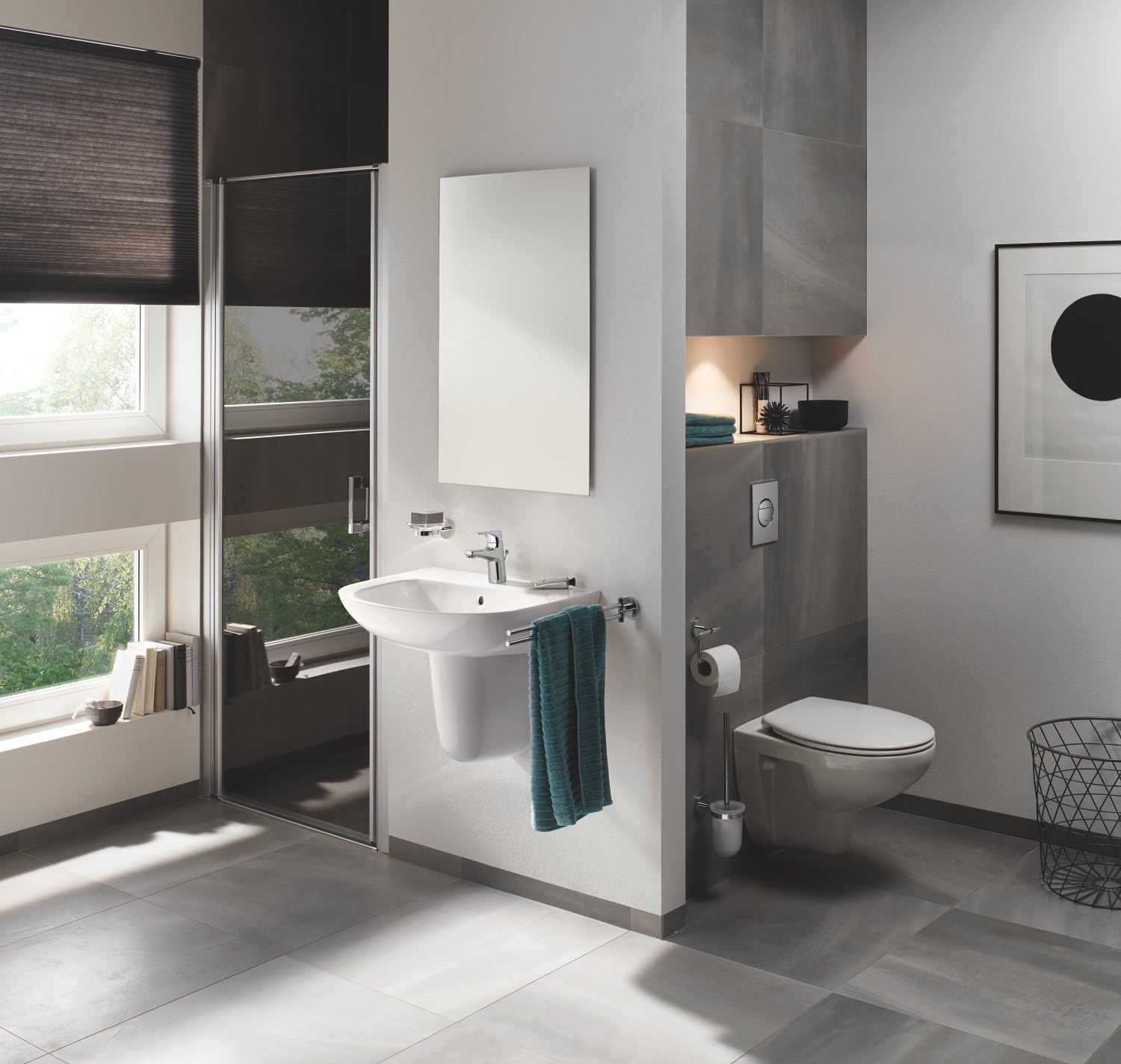 Grohe 40463001 Toilet Brush Set with Wall Mount 1